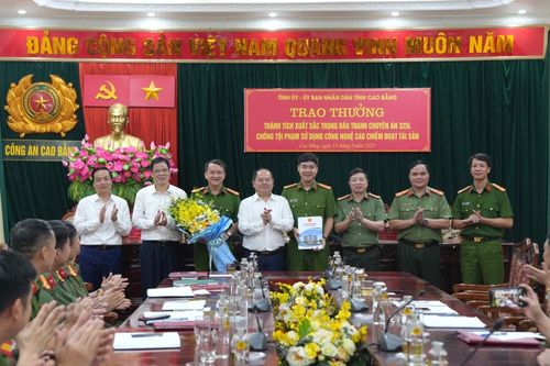Biểu dương, khen thưởng Công an tỉnh triệt phá đường dây lừa đảo xuyên quốc gia
