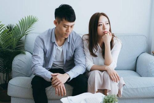 Nhà đang khó khăn, chồng vẫn quyết chi 1.000 USD đi mừng cưới bạn thân, tôi nghẹn lời