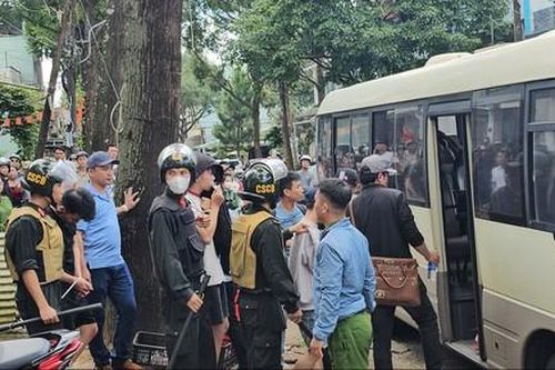 Hơn 300 Cảnh sát được huy động đột kích triệt xóa hàng loạt tụ điểm 'bay lắc'