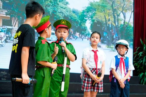 Trường Tiểu học Vĩnh Tuy ký cam kết an toàn giao thông