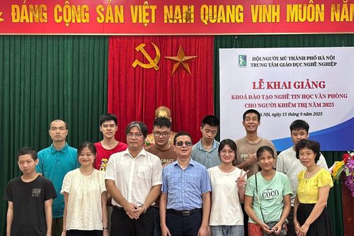 Khai giảng Khóa đào tạo nghề Tin học văn phòng cho người khiếm thị