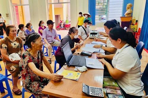 Đối tượng nào vừa được nhận trợ cấp 500.000 đồng/tháng và được Nhà nước đóng bảo hiểm y tế từ năm 2025?