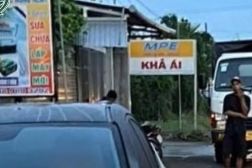 Gã đàn ông nghi cầm búa đánh người phụ nữ, rồi lao đầu vào xe tải tử vong tại chỗ