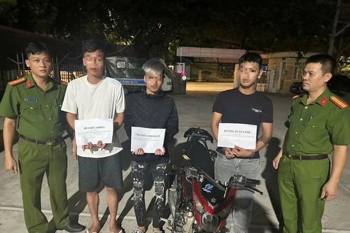Khởi tố nhóm thanh thiếu niên 'gặp ai cũng chém' để thể hiện bản thân