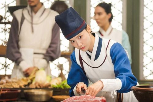 Ngự Trù Của Bạo Chúa tập 7 và 8: 'Ma nữ' thi nấu ăn mà tay bị thương, nồi mất nắp