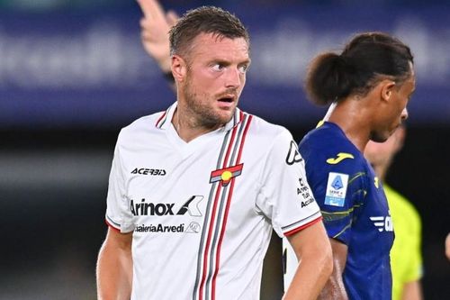 Vardy làm đội bóng mới đau đầu