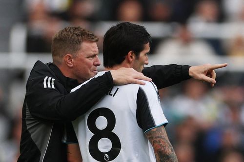 Hàng tiền vệ 'quái vật' của Newcastle