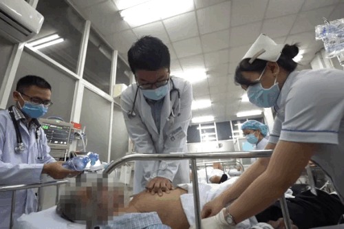 Thanh xuân trong 'lò luyện' bác sĩ nội trú