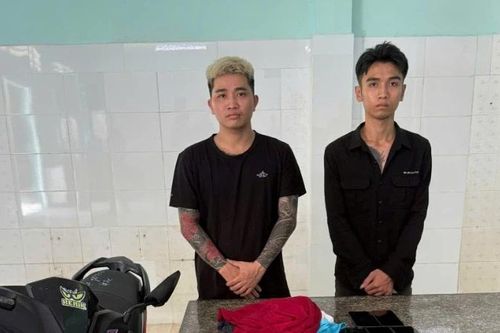 Bắt hai 'tiktoker' đăng clip phản cảm lên mạng xã hội