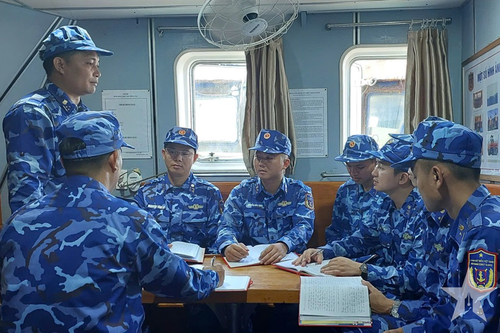 Vững lòng giữa trùng khơi