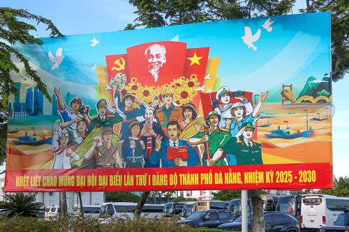 Đà Nẵng rực rỡ cờ hoa