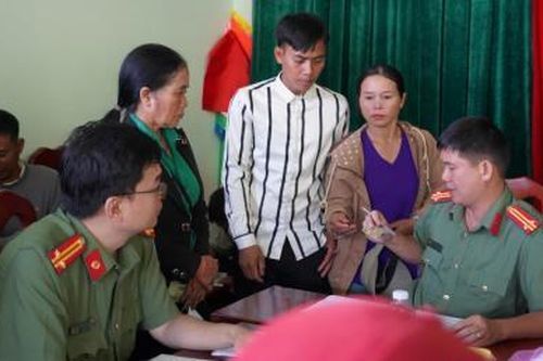 Đồng hành cùng người dân các xã vùng biên