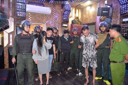 Đột kích hàng loạt tụ điểm 'bay lắc' núp bóng quán karaoke, nhà nghỉ trá hình