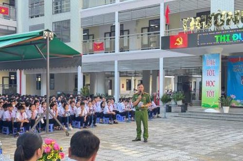 Tuyên truyền an toàn giao thông, phòng chống tội phạm cho học sinh