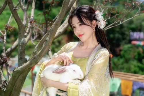 Lilly Luta hóa thân thành 'chị Hằng' khoe nhan sắc ngọt ngào