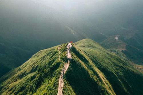 Hai cung đường 'sống lưng khủng long' khiến tín đồ trekking phải thử một lần