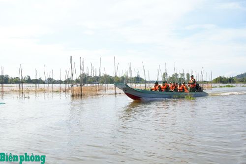 Vững vàng nơi tuyến đầu trong mùa mưa lũ