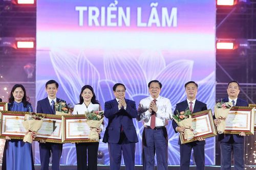 Bộ Xây dựng được tặng Bằng khen của Thủ tướng tại Triển lãm thành tựu đất nước