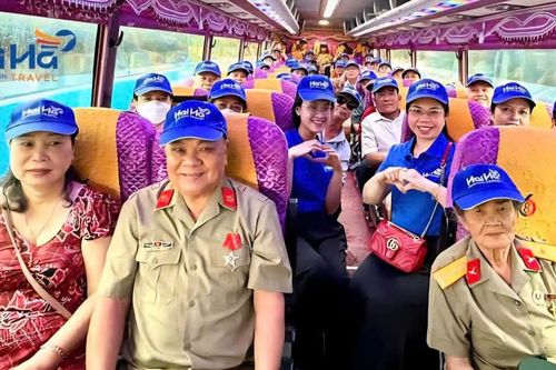 Tinh thần 'Hải Phòng là không lòng vòng' từ chuyến xe 0 đồng đi xem triển lãm