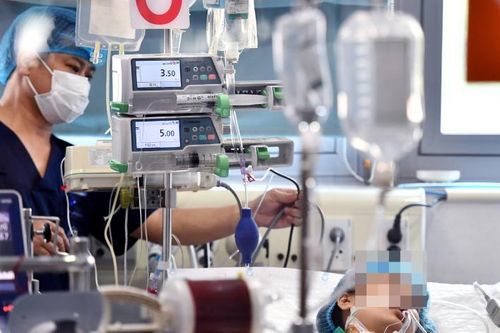 Hai rủi ro khi chữa ung thư ở nước ngoài
