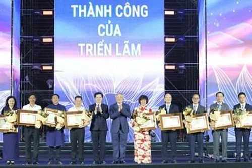 Triển lãm 80 năm thành tựu đất nước: Thủ tướng Chính phủ tặng Bằng khen cho VKSND tối cao