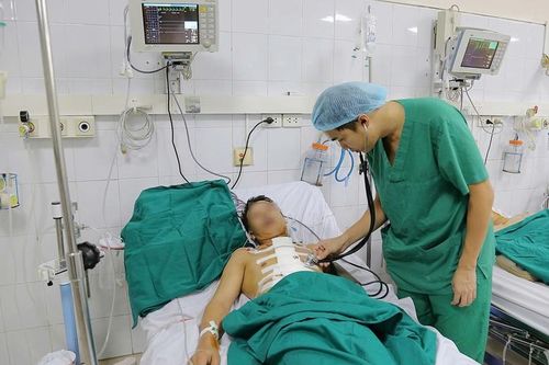 'Báo động đỏ' trong đêm: Cứu sống bệnh nhân bị đâm thấu tim nguy kịch