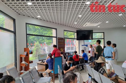 Thủ tục trực tuyến Hà Nội: Dân nộp online nhưng vẫn mất công đi lại