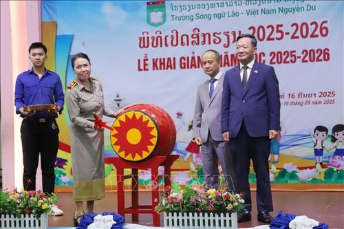 Trường song ngữ Lào - Việt Nam Nguyễn Du khai giảng năm học mới