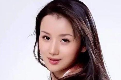 'Đệ nhất mỹ nhân cổ trang': Tuyên bố ly hôn, từng đưa con đi xét nghiệm ADN vì bị chồng chối bỏ