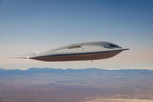Khám phá máy bay ném bom chiến lược B-21 Raider của Không quân Mỹ qua ảnh chụp