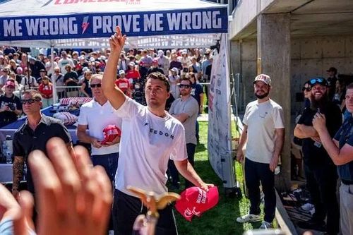 Mỹ tuyên bố sẽ trục xuất người nước ngoài ăn mừng vụ ám sát Charlie Kirk