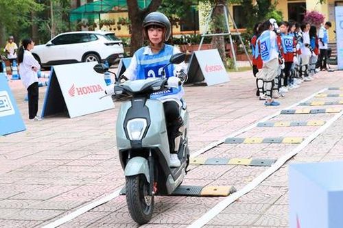 Honda Việt Nam tái khởi động khóa bồi dưỡng lái xe an toàn cho học sinh
