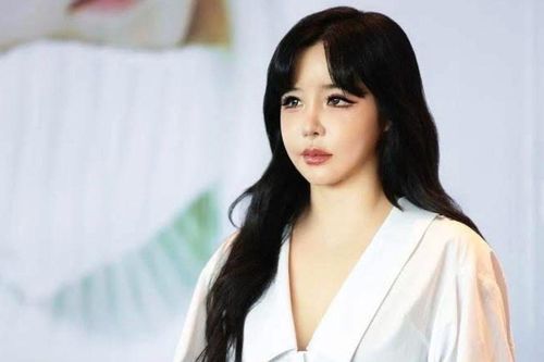 Park Bom (2NE1) lại khiến fan hâm mộ lo lắng