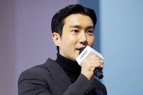 Bị fan yêu cầu rời khỏi nhóm, Siwon (Super Junior) đáp trả thẳng thắn