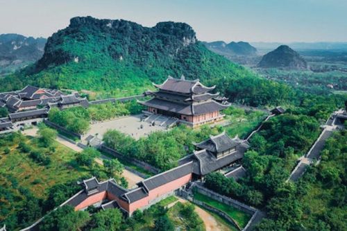 Ngôi làng dưới chân núi Tràng An - Nơi không có xe máy và cuộc sống trôi chậm