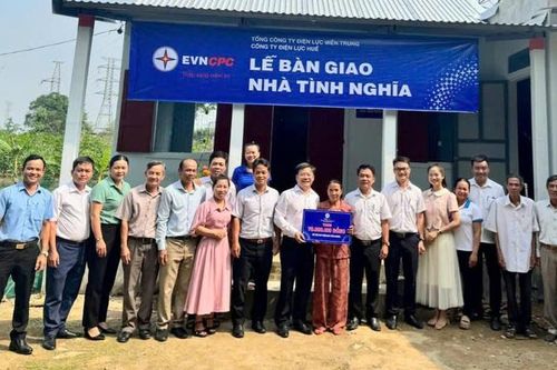 PC Huế: Hoàn thành và bàn giao 5 nhà tình nghĩa cho gia đình khó khăn