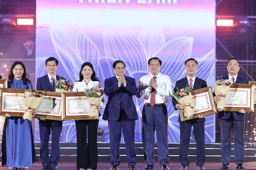 Bộ Xây dựng được nhận Bằng khen của Thủ tướng tại Triển lãm thành tựu đất nước