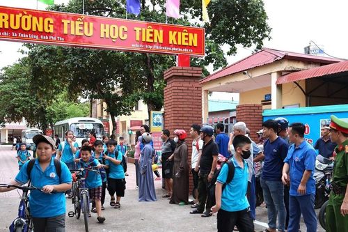 Xây dựng cổng trường an toàn giao thông ở xã Xuân Lũng