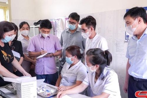 Giám sát phòng, chống dịch sởi tại khu vực Mường La