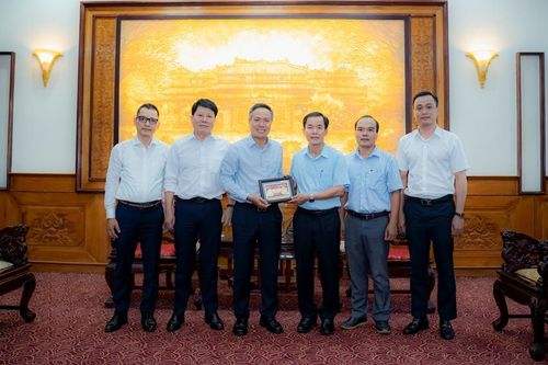 Hợp tác chuyển đổi số, xây dựng đô thị thông minh