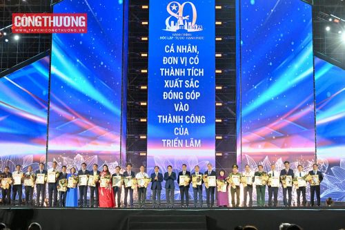 Thư cảm ơn các tập thể, cá nhân tham gia tổ chức không gian Triển lãm thành tựu phát triển ngành Công Thương