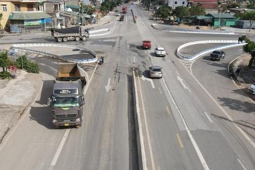 Sớm khắc phục bất cập gây nguy cơ tai nạn ở nút giao đường nhánh QL1 qua Hà Tĩnh