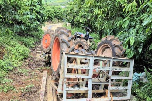Lật máy cày trong vườn cà phê, người đàn ông tử vong tại chỗ