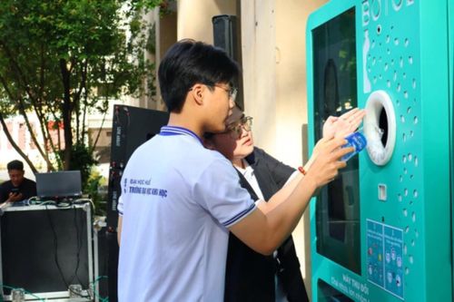 Huế thí điểm hệ thống cọc tiền chai nhựa