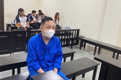 Nhờ làm giấy tờ hai xe sang, người đàn ông bị lừa 5,4 tỷ đồng