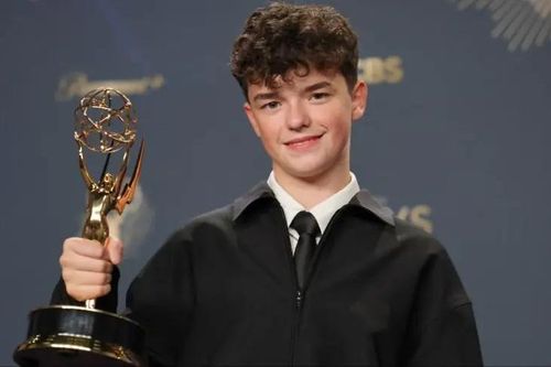 Owen Coope-Ngôi sao 15 tuổi làm nên lịch sử Emmy 2025
