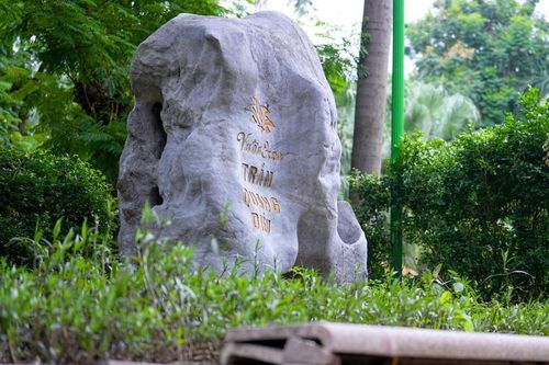 Vườn hoa Trần Quang Diệu xuống cấp, Chủ tịch Hà Nội yêu cầu kiểm tra, làm rõ