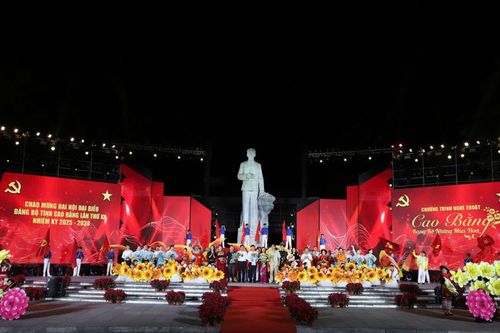 Chương trình nghệ thuật 'Cao Bằng - rạng rỡ những mùa hoa' chào mừng Đại hội đại biểu Đảng bộ tỉnh lần thứ XX