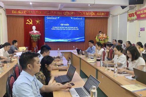 Hơn 70 cán bộ, công chức xã Yên Thổ, Lý Bôn được bồi dưỡng kỹ năng số
