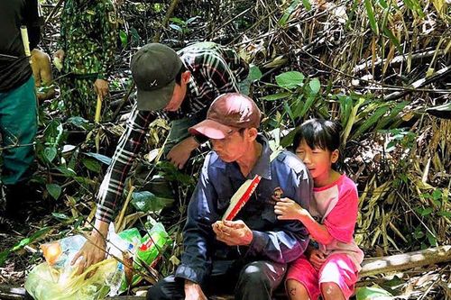 Bỏ lại 2 con nhỏ trong chòi, người đàn ông vào rừng rồi mất tích bí ẩn, 3 ngày mới tìm thấy